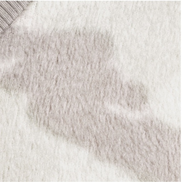 Derek Heart Neutral Camo Fuzzy Comfy Sweatshirt Size M - Picture 11 of 13